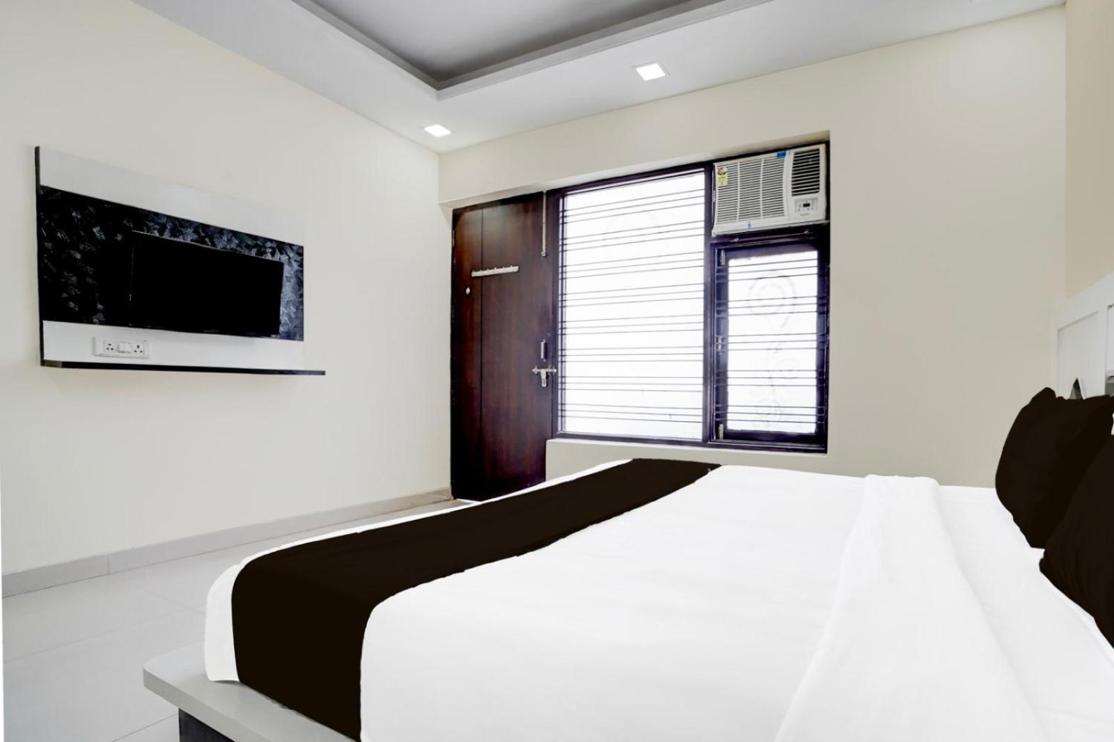 Hotel Aerotech Ню Делхи Екстериор снимка