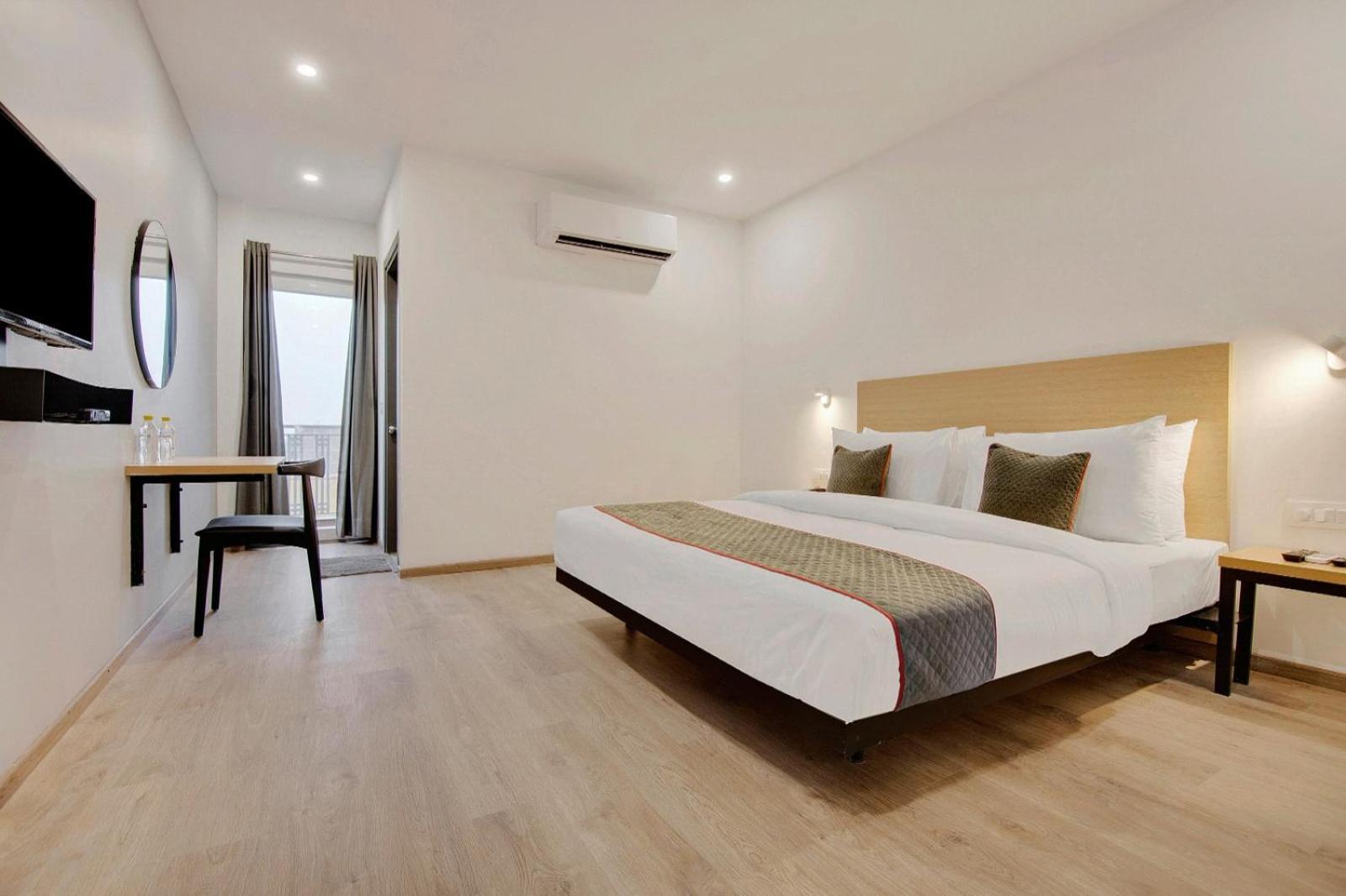 Hotel Aerotech Ню Делхи Екстериор снимка