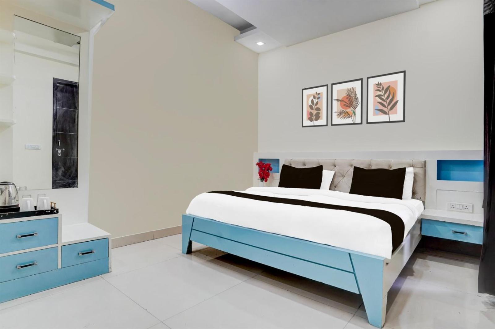 Hotel Aerotech Ню Делхи Екстериор снимка