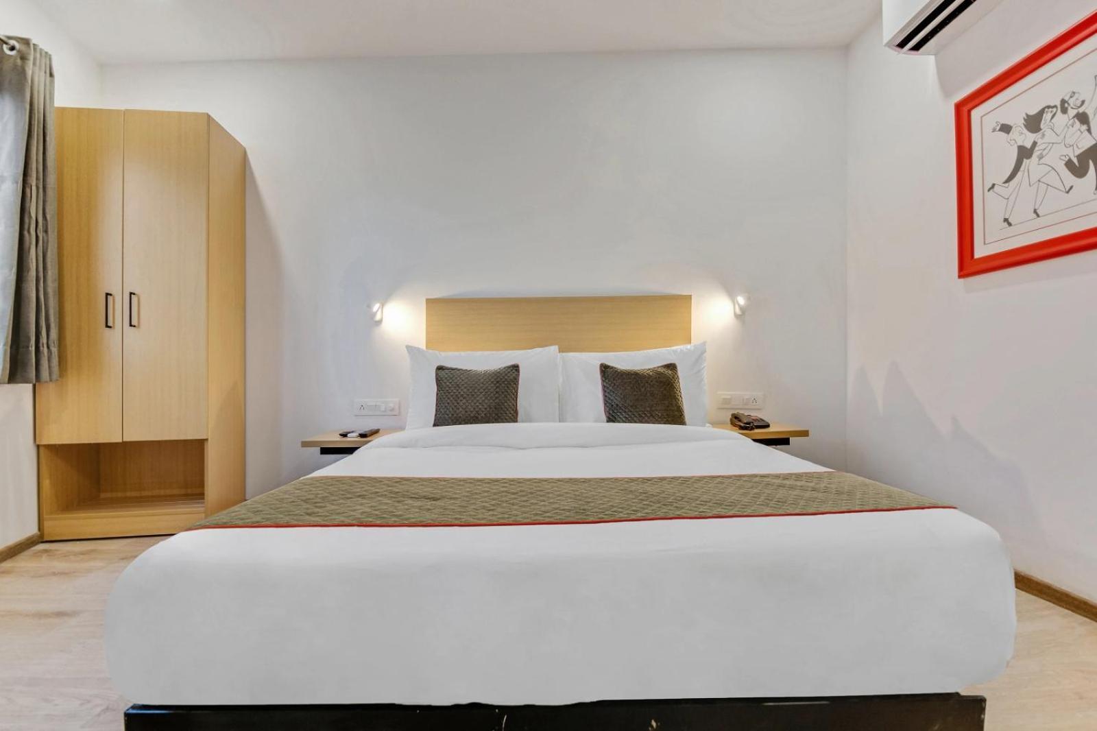Hotel Aerotech Ню Делхи Екстериор снимка
