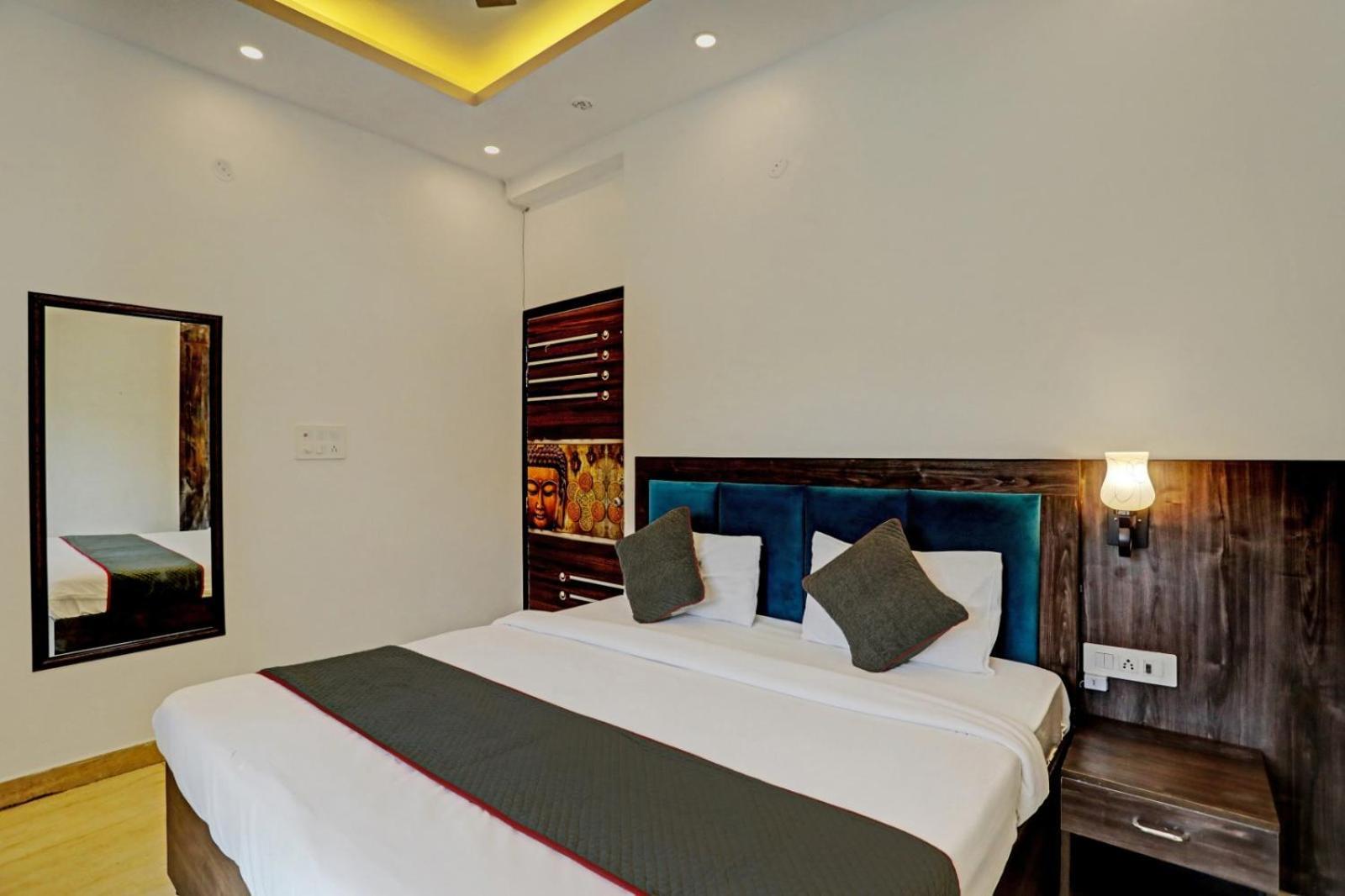 Hotel Aerotech Ню Делхи Екстериор снимка